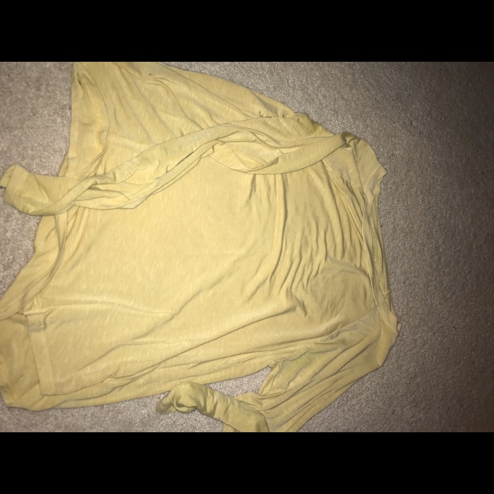 Light yellow American eagle long sleeve